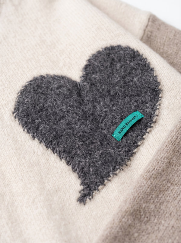 Render_NB-1779873448-101d Color Block Heart Patch Crewneck Loose Knit Sweater